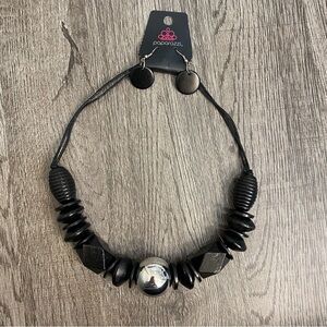 Paparazzi Black and Silver Beaded Necklace Women’s.
